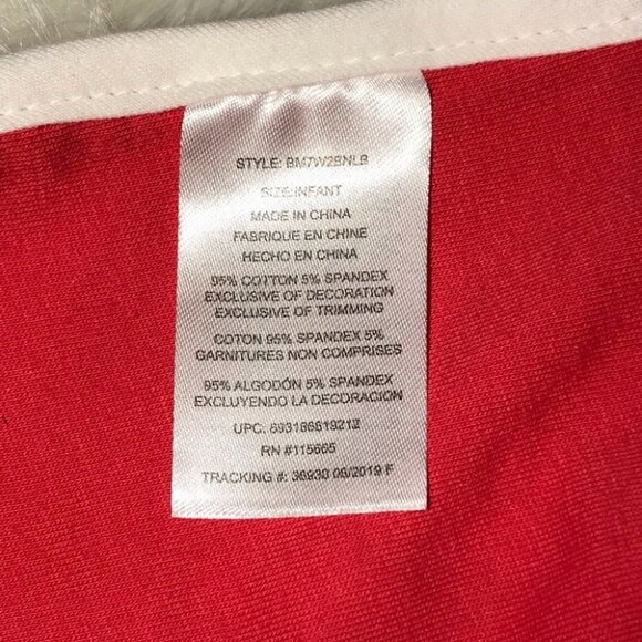 ✨✨5/$10✨✨ Merry Brite Santa's Face Baby Hat & Bib set New never worn - Picture 7 of 10